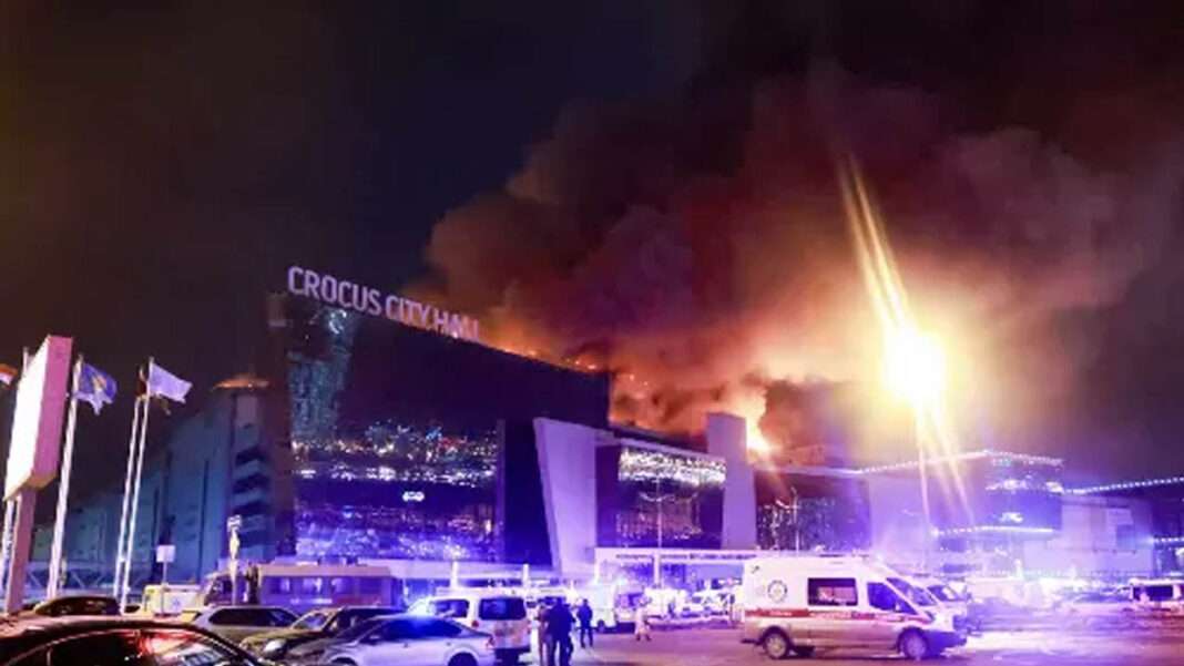 മോസ്കോയില് സംഗീ പരിപാടിക്കിടെ ഭീകരാക്രമണം 60ലേറെ പേര് കൊല്ലപ്പെട്ടു മോസ്കോയില് സംഗീ പരിപാടിക്കിടെ ഭീകരാക്രമണം 60ലേറെ പേര് കൊല്ലപ്പെട്ടു