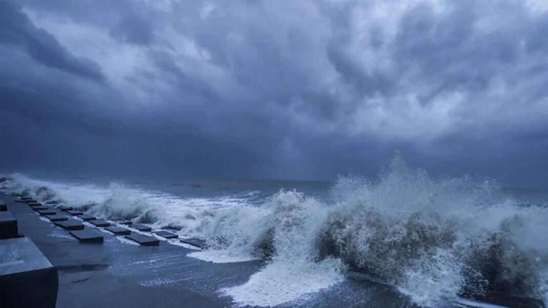 കള്ളക്കടൽ പ്രതിഭാസം :കേരളതീരത്ത് വ്യാപക കടൽക്ഷോഭം കള്ളക്കടൽ പ്രതിഭാസം :കേരളതീരത്ത് വ്യാപക കടൽക്ഷോഭം