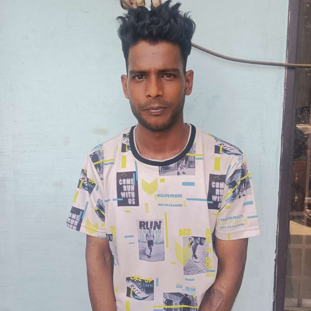 വില്പ്പനയ്ക്ക് എത്തിച്ച 10.71 കിലോ ഗഞ്ചാവുമായി യുവാവ് പിടിയില് വില്പ്പനയ്ക്ക് എത്തിച്ച 10.71 കിലോ ഗഞ്ചാവുമായി യുവാവ് പിടിയില്